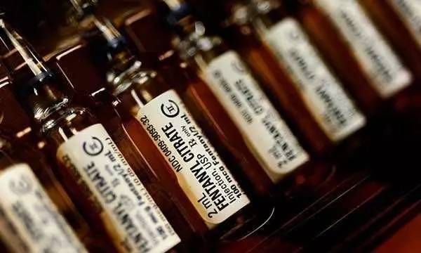 国家禁毒办发布消息,自3月1日起,我国将卡芬太尼,呋喃芬太尼,丙烯酰