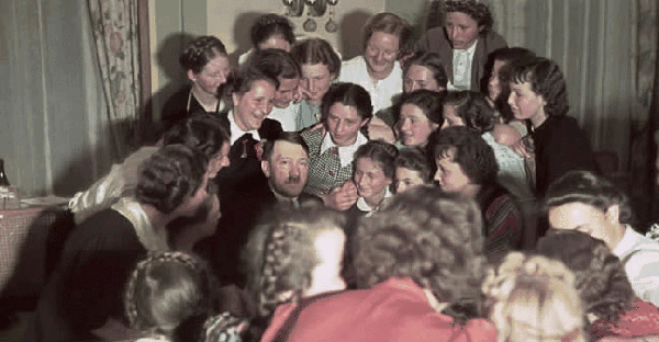 罗斯福这半身不遂都对美女这样,看看隔壁的斯大林,注意一下,这可是