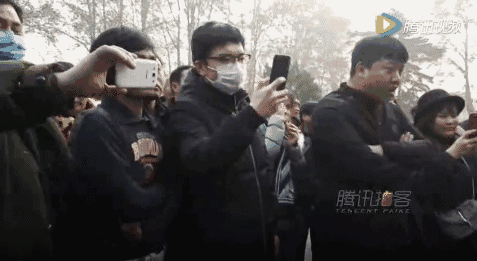 快下班!你父母可能在人民公园打架