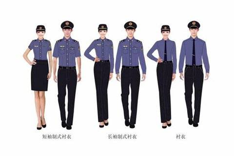 新京报快讯(记者赵实)到今年年底,全国城管执法人员将统一制服与标识。住建部在2月16日召开的新闻通气会上,展示了即将出现在街头的城管制式服装,颜色为藏青及天空蓝色,搭配金色标志。新京报记者在会上获悉,全国的城管执法制服与标志将在今年年底实现统一。