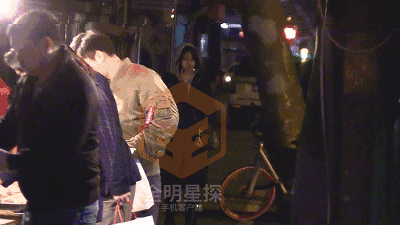 郑爽抽根烟都能热搜第一,但是抽烟怎么了?