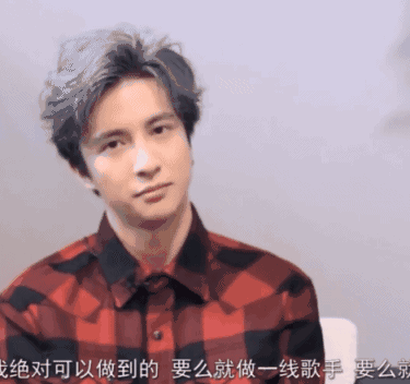 在用生命去搞笑 如果说娱乐圈是一条深不见底的河 那么薛之谦一定是那