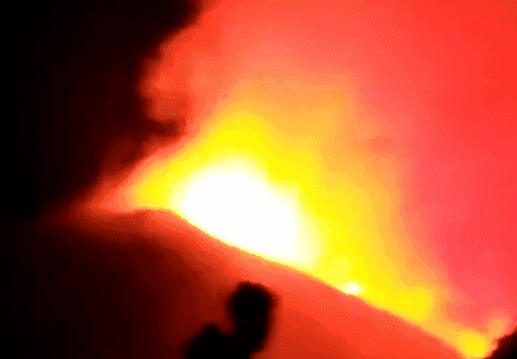 2月18日21时45分许,海原县南华山二岔沟处草山着火,截止目前,着火地点