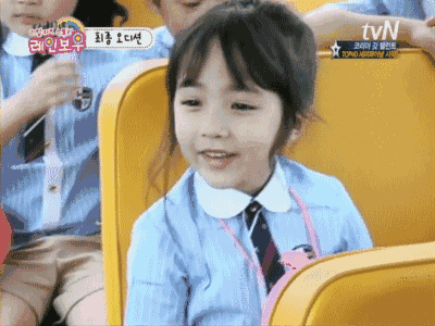 当年火爆表情包的混血小美女长大后