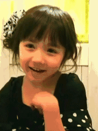 当年火爆表情包的混血小美女长大后