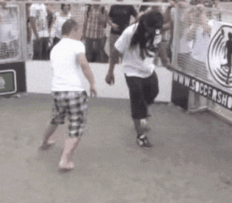 搞笑gif图:小小年纪就套路满满,长大了还得了