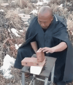 【搞笑gif图】论香蕉皮的杀伤力-娱乐频道-手机搜狐