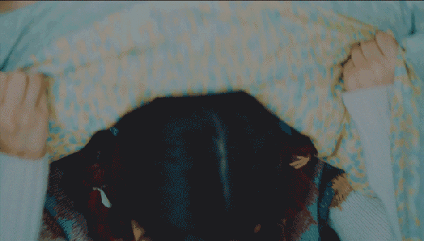 描绘了少女坠入爱河后的心情,轻快的旋律与twice特有的可爱歌词使得这