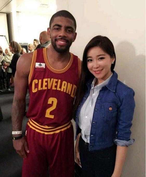 欧文和她站一起,感觉她的身高不矮啊