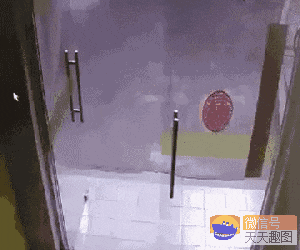 爆笑gif图:这个哪吒感觉有点二呢