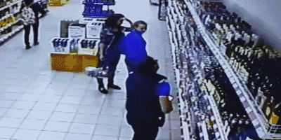 这贼也太猖狂了!都进家里明抢了!-笑话频道-手机搜狐