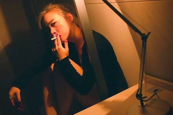 怎么在家里拍人物照片 a15nwu1690786774542.jpg