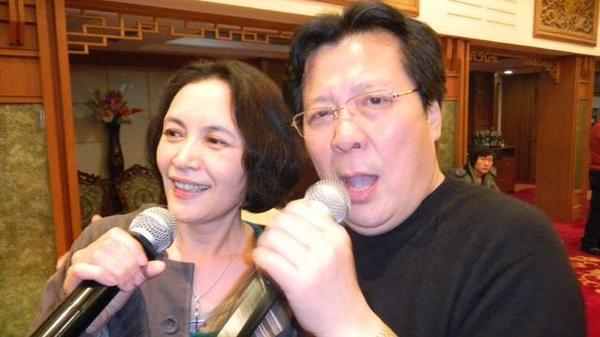 1999年,孙彦军毅然辞去了剧院副院长职务,担任广州亚视演艺学院院长