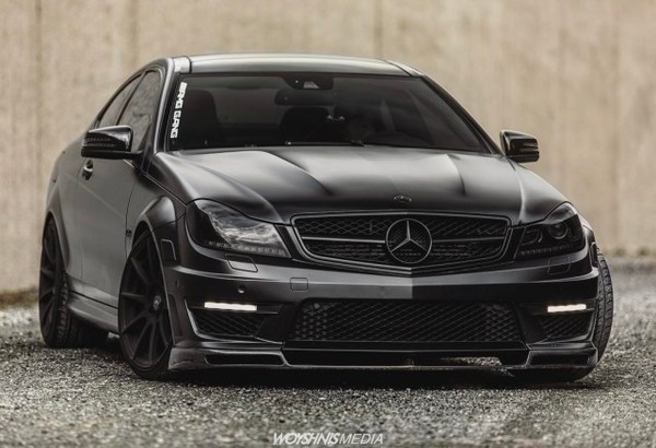 杀红眼的经典奔驰c63 amg,现在的w205车型弱爆了