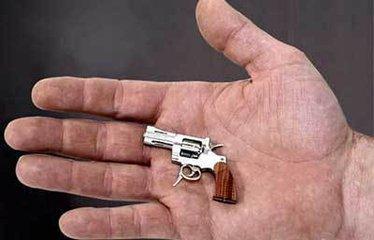 世界上最小的手枪,长仅5.5厘米,价值280万