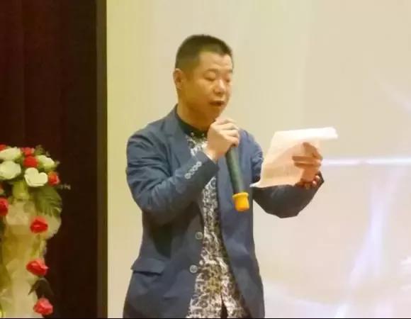 潘建东代表王氏师门上台发言