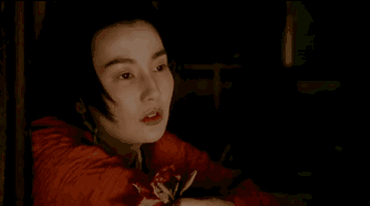 画面自始至终很简单,大部分时间,是张曼玉在喃喃自语,偶尔穿插一两个