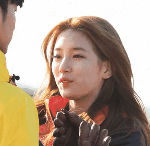 【开心一刻】她早上一醒来,首件事就是走到立镜前问:魔镜魔镜,谁是世