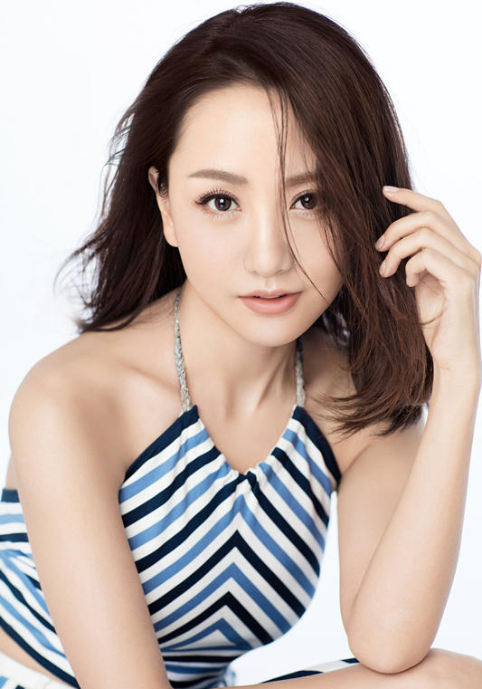 美女杨蓉清爽妩媚高颜值逆生长写真