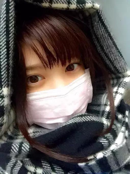 有些性感女孩出门为什么要戴口罩,真相是?