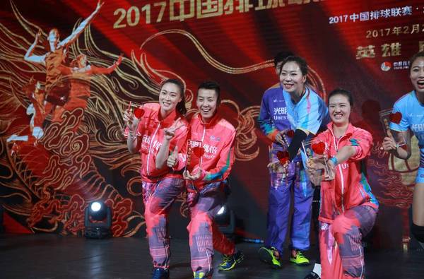 三四人表演 a2hf129146667152619.jpeg