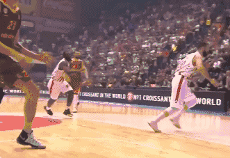 第23轮精彩瞬间 | 鲁尔中场三分 詹姆斯惊天绝杀