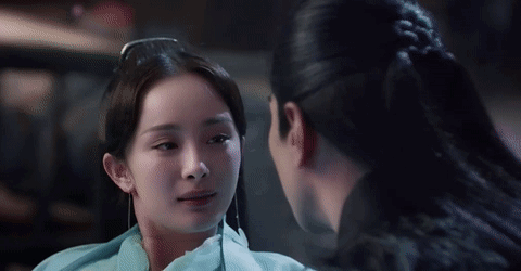 可以看出素素时期的杨幂身上卸下了那种作为女帝的气场桶傲气.