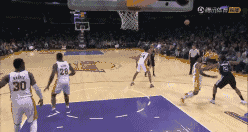 轻松甩掉防守者 跳投出手 首先莱昂纳德 制造身体对抗 拉开进攻空