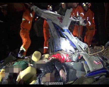 一家6人泡温泉返途时出车祸 被压货车下全部遇难(组图