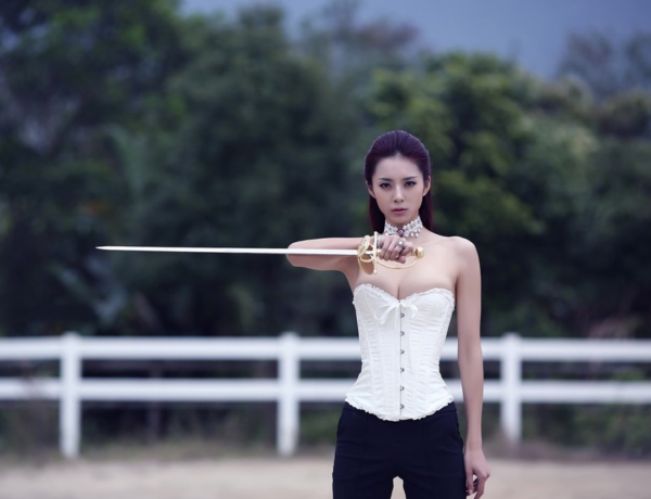 有"中国第一黄金比例"之称的女模艾尚真