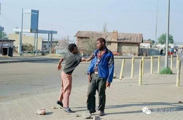 揭秘 | 职业拳手在街头打架，真的能以一挑十吗?