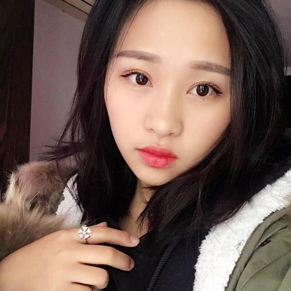 大学里素颜女生和化妆的女生哪个更受欢迎?