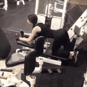 五式深蹲塑臀,拥有凸有致的蜜桃臀