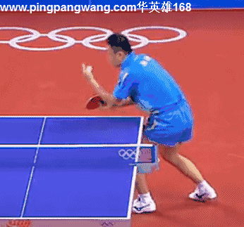 马琳的招牌标志发球是顺旋转抖动甩手假动作发球,我们经常看到马琳的