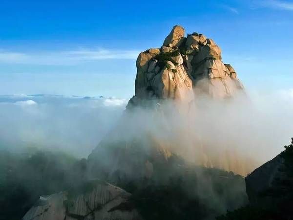 白雉山风景区 有"雉山烟雨"之称 明代诗人向日红曾有诗题咏 翠微深处