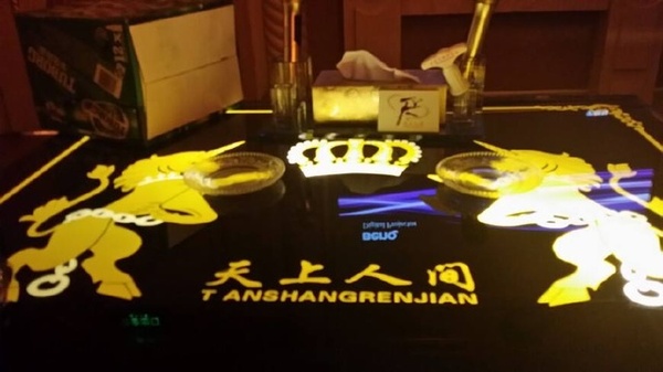 昆明国际车展舍不得删除的美女车模与你分享 图文/施廷忠 这个可不是