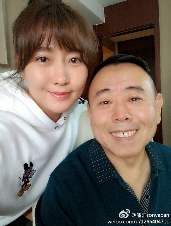 潘长江老婆与潘长江近照 a0qx7j5438832574459.jpg