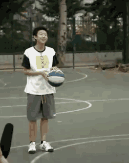 张一山的篮球水平怎样 张一山篮球gif