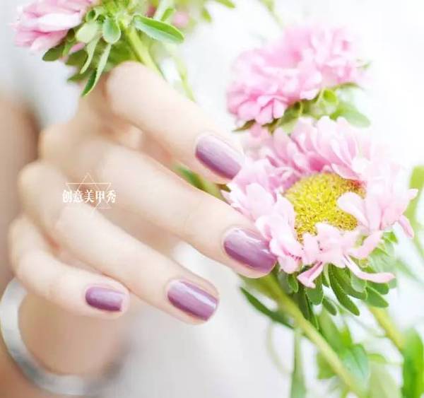 美甲热文: 这六种手型的女人最不缺钱花,有你吗?