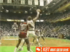 他的身体素质经常劲爆,弹跳,速度,弹速,力量都是nba顶尖的.