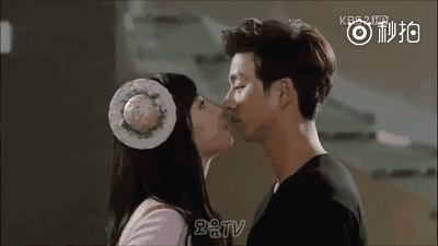 前不久,韩国某社交网站进行了"吻戏令人心动男演员"票选,徐仁国凭借在