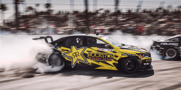 但其实,早在14年前的2003年,北美的汽车漂移运动已经开始专业化,经过