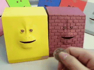 咱送点正常的存钱罐不好吗. 哈哈哈哈笑到我肝颤! 知道刻字是好事.