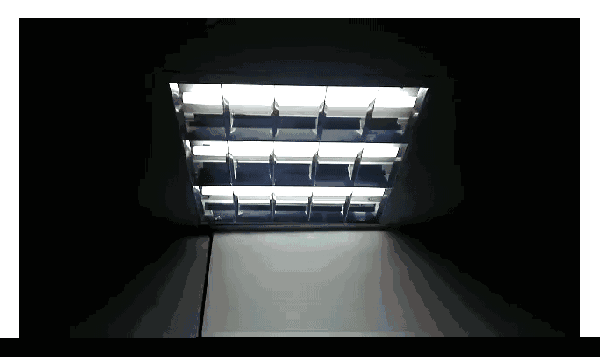 下图为手机实拍腾讯儿童灯光源的动图: 再看一下有频闪的灯是什么