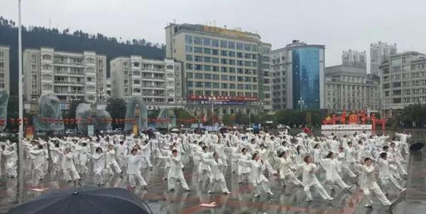 2017年春节,在大堂坝,朝阳广场,红塔公园举行的歌舞戏曲,文艺演出