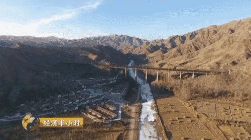 太原铁路局大同工务段线路工韩玉金:今天是常规检查,轨道的几何尺寸