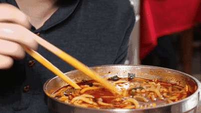 昆明排名榜第一的小锅米线,只要开门都是人山人海