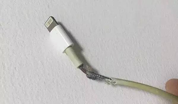 苹果线怎么看原装的 a2m3kw0104296023542.jpeg