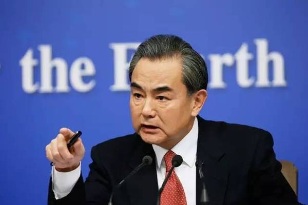 王毅说人均8000美元_王毅年轻照片(2)