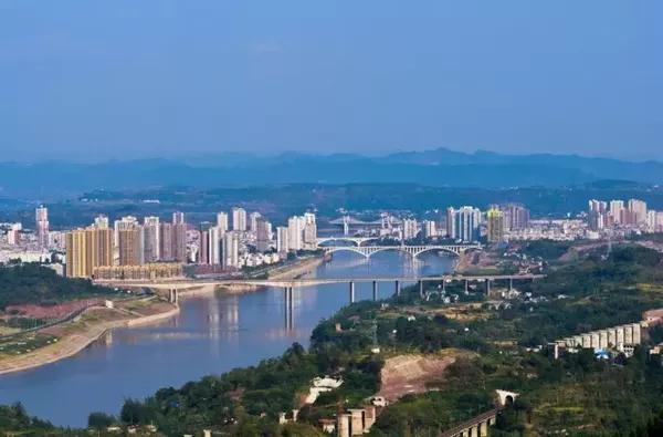 八面山旅游度假区 ▲米豆腐 ▲西兰卡普 合川区位于重庆西北部,是